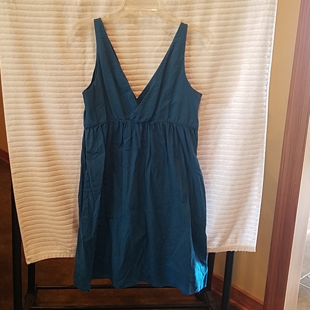 V neck dress
